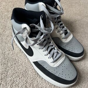 Nike Men's Black and Gray Sneakers
